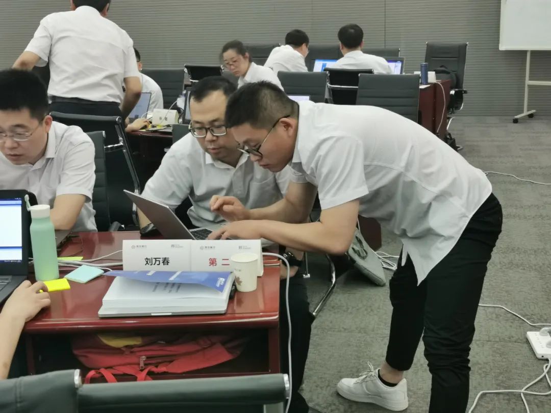 濰坊農(nóng)商行-“【培訓(xùn)學(xué)苑】對話數(shù)據(jù) 洞悉業(yè)務(wù) 探尋“魔數(shù)師”的升級之旅 ”————CDA數(shù)據(jù)分析師成熟案例介紹